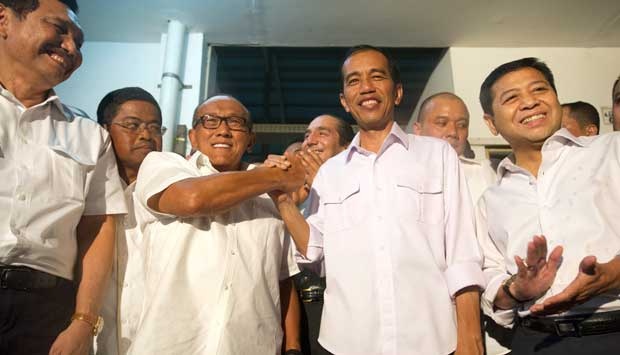 Jokowi Menjilat Ical...ngapain dan Mengapa Gak Dari Dulu