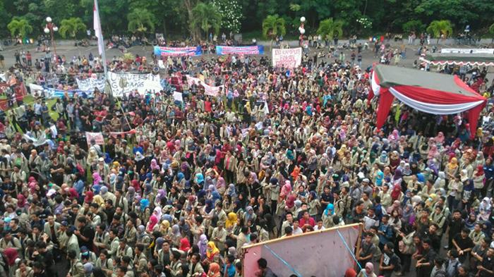 Mahasiswa UGM demo